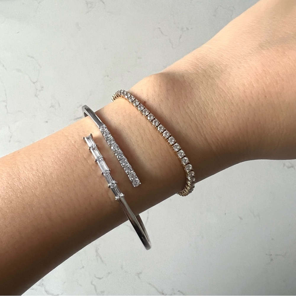 NWT) Diamonique open hinged cross bracelet